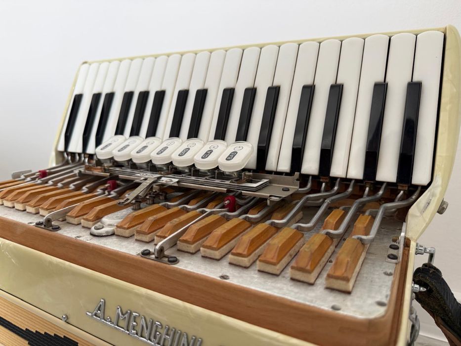 Akordeon  Menghini Figli 80 basów
