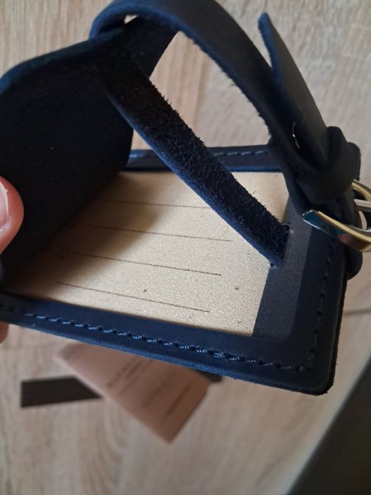 Бирка для багажа. Бирка на чемодан.