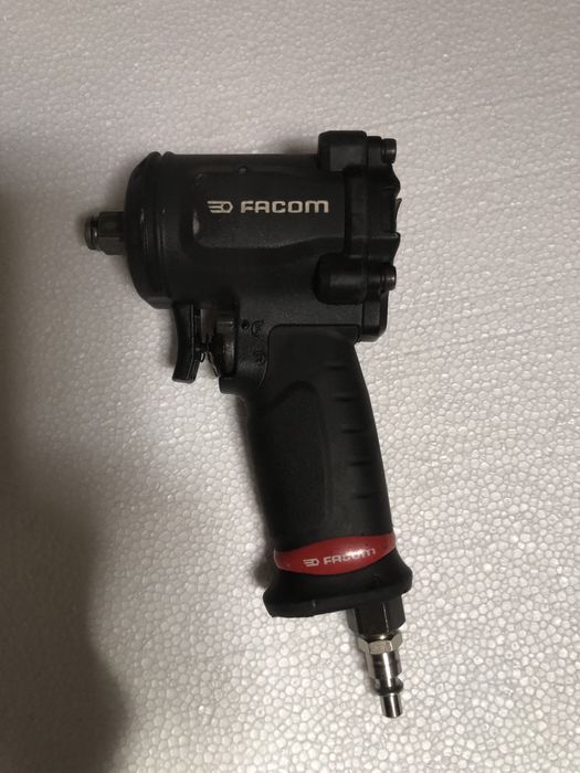 Vendo pneumatica Facom