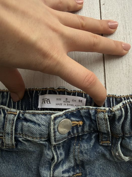 Джинси від бренду Zara