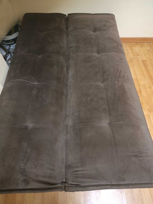 Sofá castanho grande