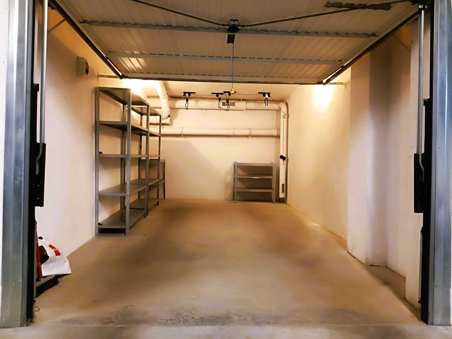 Wynajmę Garaż - Emilii Plater w hali garażowej nr 3