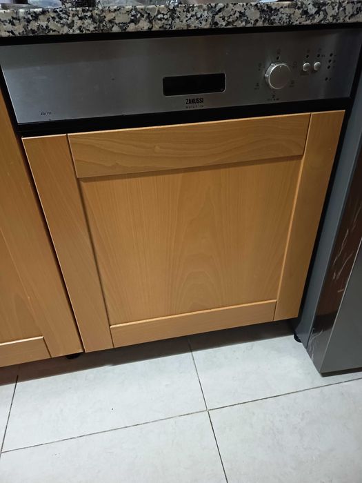 Máquina lavar loiça Zanussi