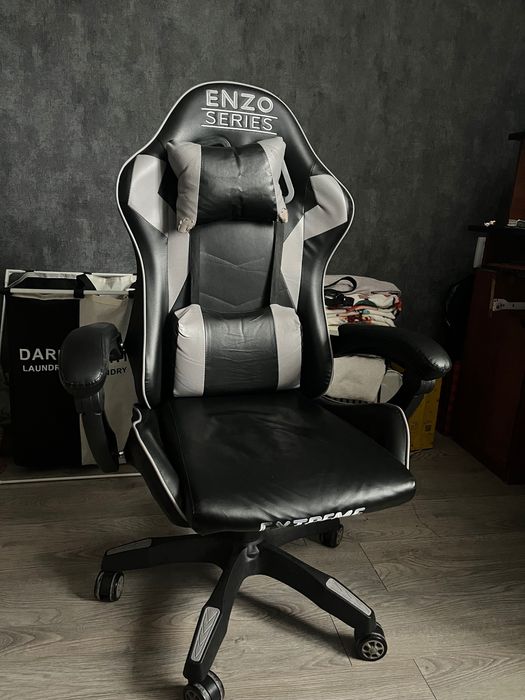 Компʼютерне крісло