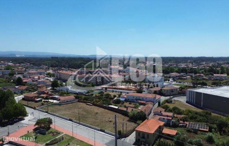 Moradia T9 com Amplo Terreno em Avanca