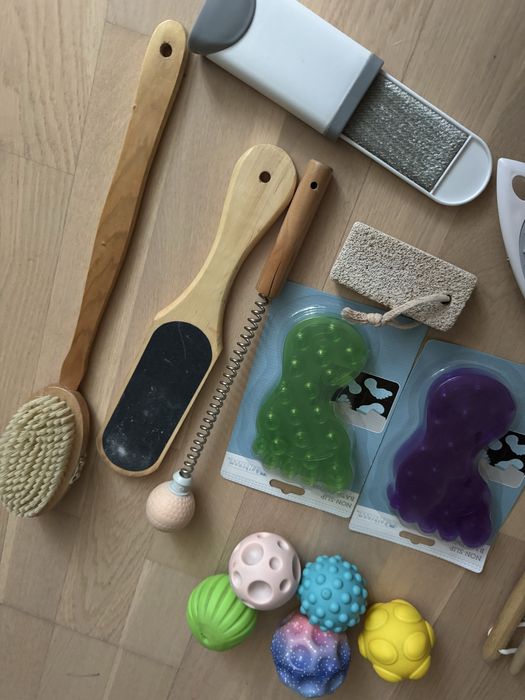 Лот щіток / масажер/ пилка/ пемза / щітки для одягу