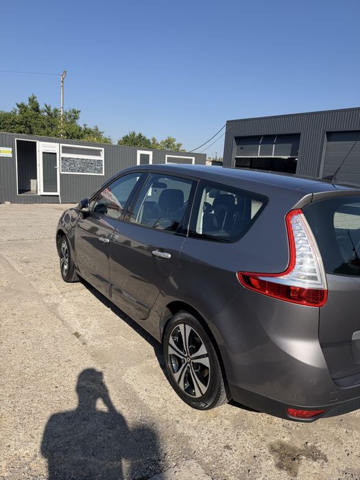 RENAULT  scenic  BASSE.