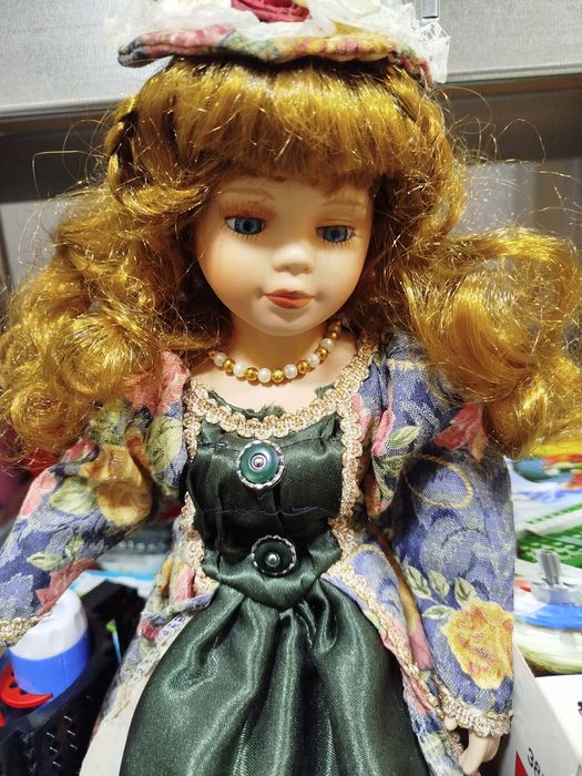 Вінтажна порцелянова лялька