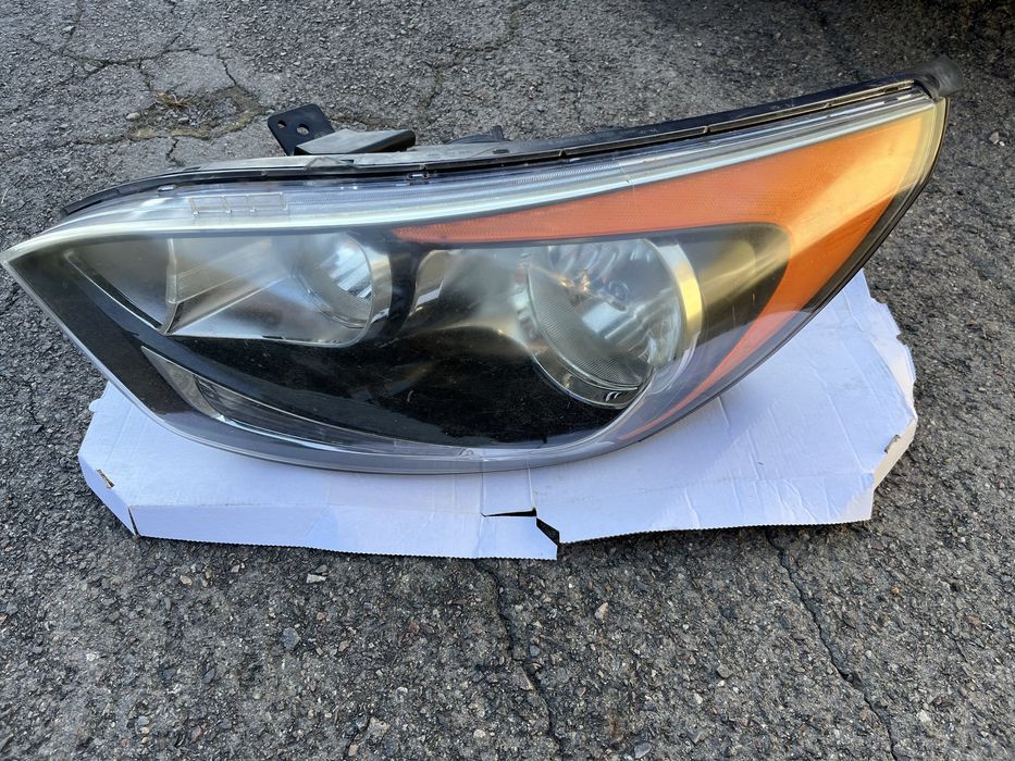 Ліва фара Kia Rio хетчбек 2013 (американська версія)