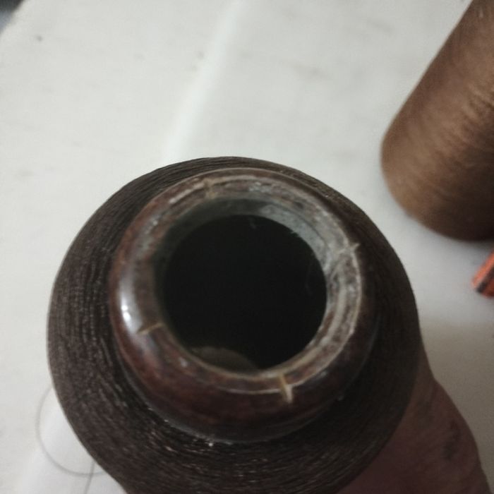 Нитки для швейных машин.