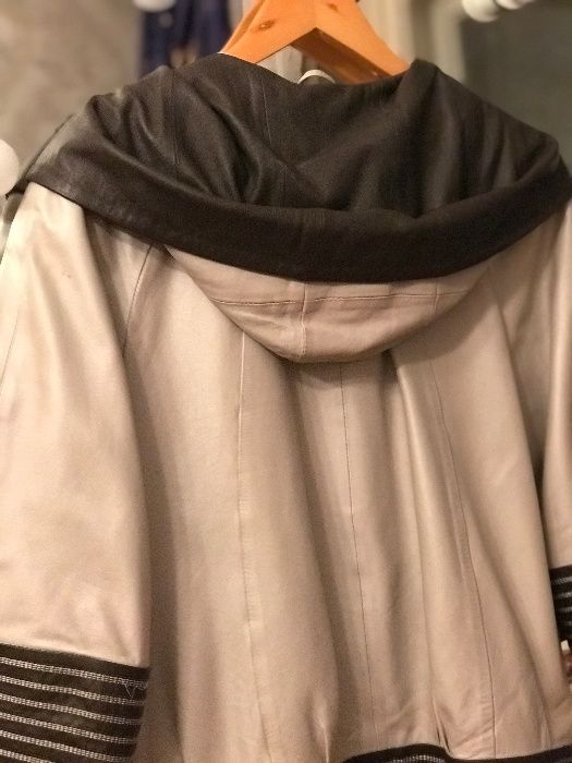 Женская куртка кожа цвет жемчуга с шоколадными вставками турецкое каче