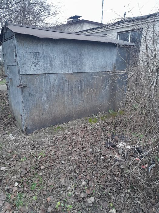 Металлический домик , гараж.