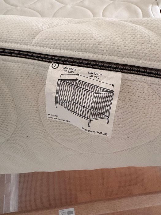 Berço com colchão e muda fraldas
