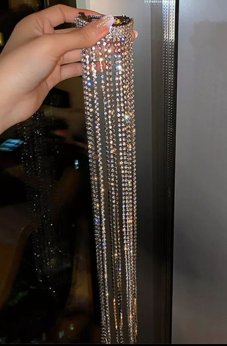 Продам заколку в стразах