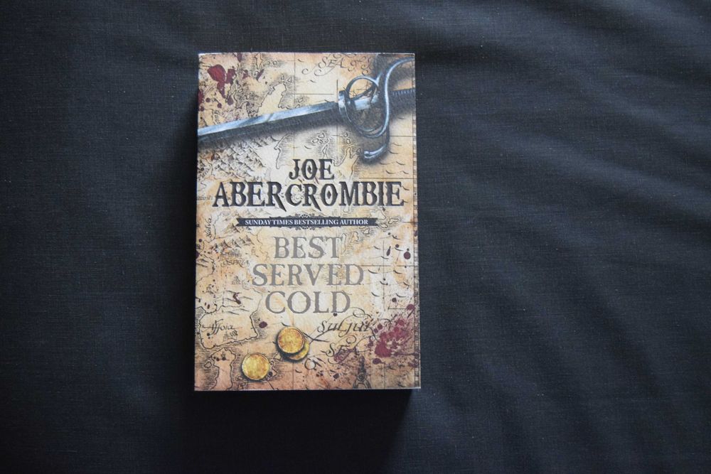 Livros The First Law Trilogy e Best Served Cold de Joe Abercrombie