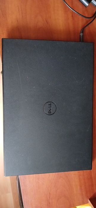 Ноутбук Dell Inspiron 15 у хорошому стані.