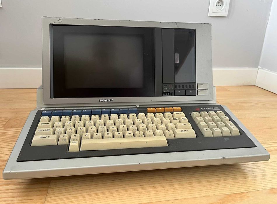 Sharp MZ 2000 retro komputer