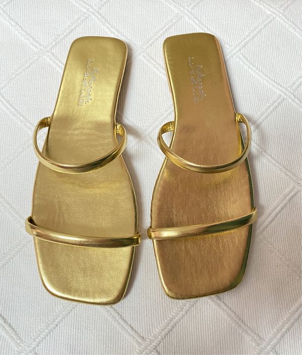 Sandalias Chinelos Rasos em Dourado (38) novos