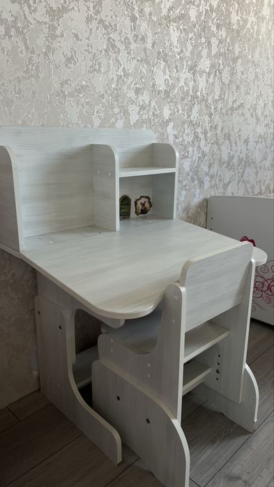 Продам дитячу парту