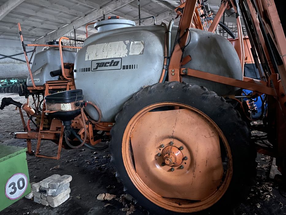 Причепний Оприскувач джакту Jacto  2к/18