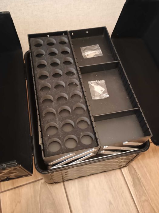 kufer na kosmetyki - czarny i okucia czarne