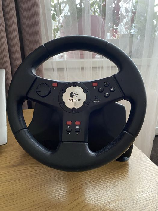 Руль ігровий Logitech