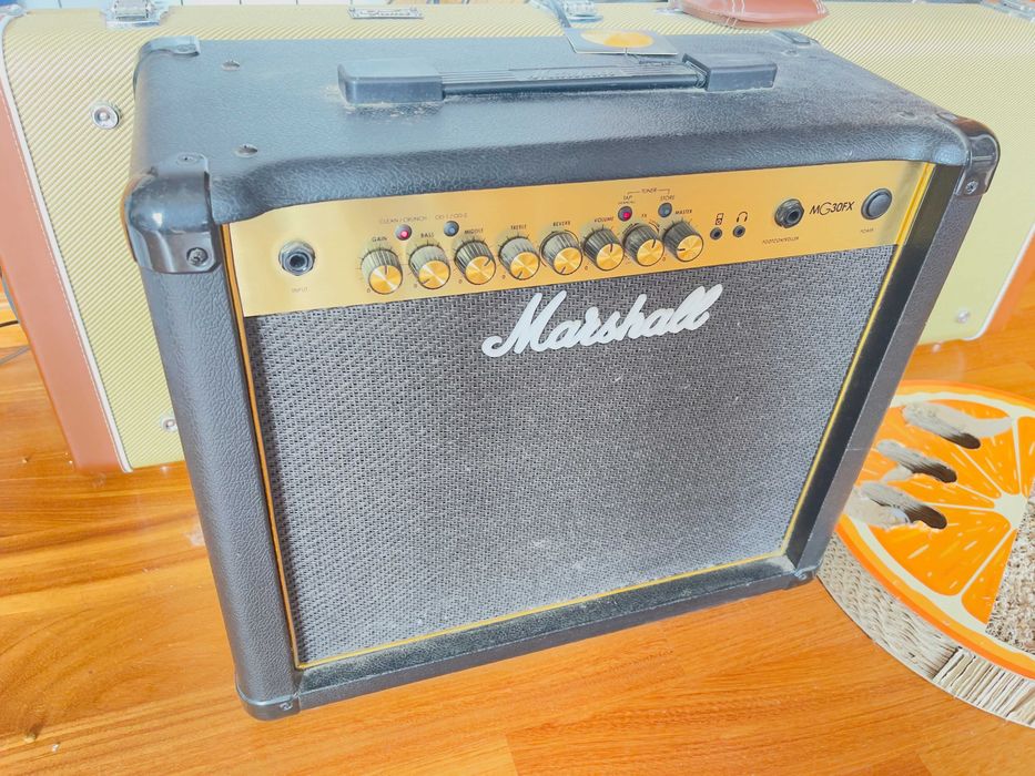 Amplificador Marshall  MG30FX- COMO NOVO