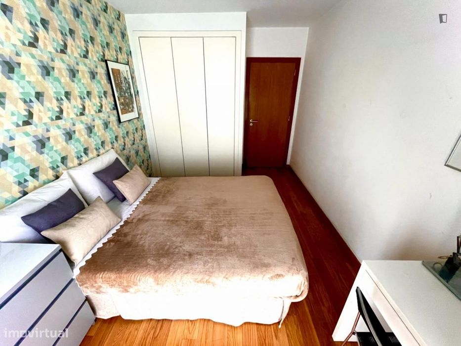 Quarto - localizado em Carcavelos Lisbon