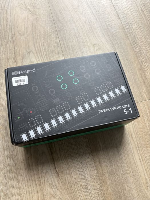 Roland S-1 синтезатор