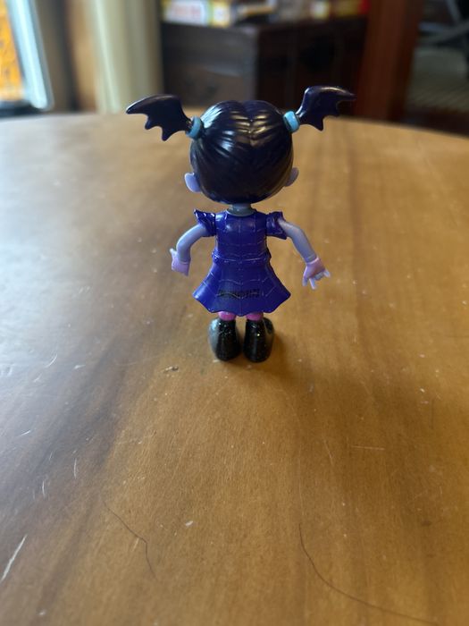 Boneco Vampirina