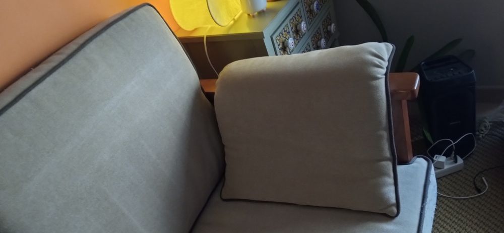 Sofá rústico c/ estrutura base de madeira