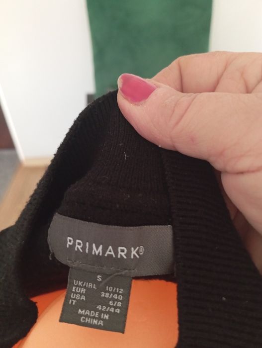 Czarny sweterek damski