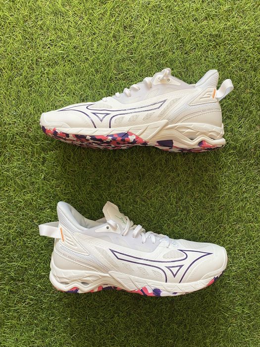 Волейбольні кросівки mizuno