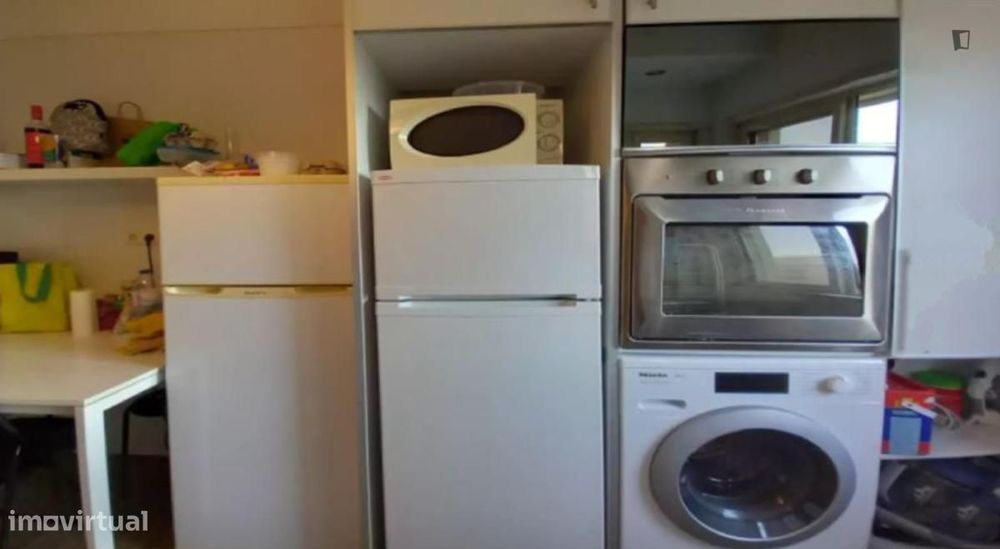 Quarto - localizado em Lumiar Lisbon