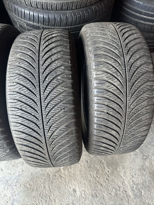 Шини 235/55 R17 GoodYear Vector 4Seasons