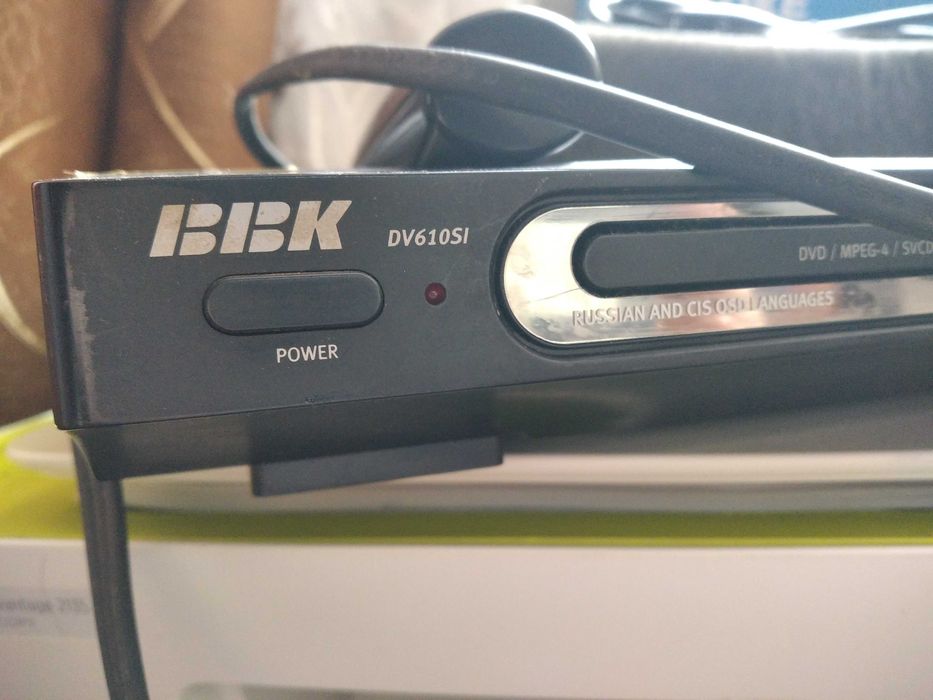 Відеоплеєр-караоке BBK DV610SI