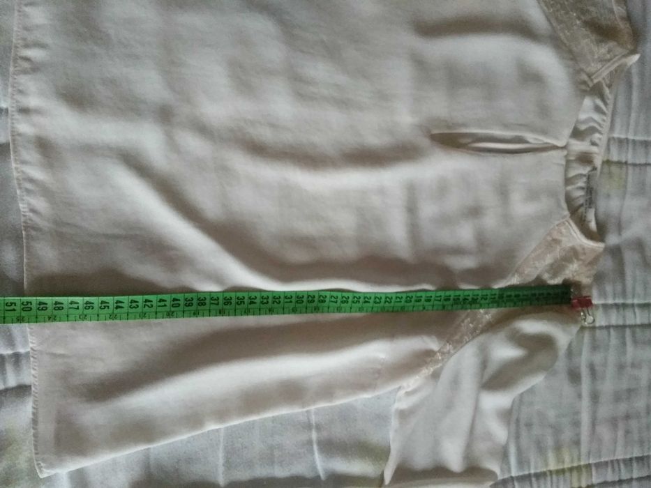 Camisola aceitina com renda da Bershka - Tamanho M