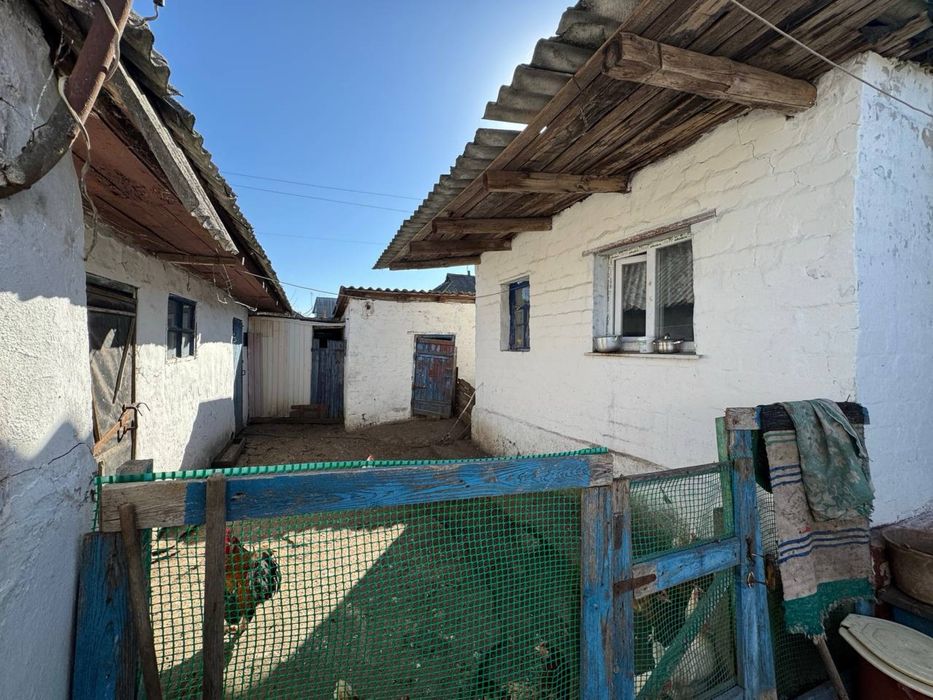 Продається будинов в центрі міста Буринь