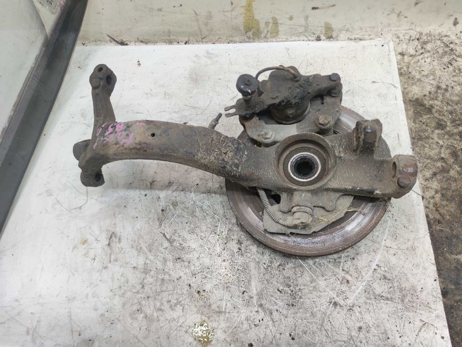 Audi A4 B5 Passat B5 Zwrotnica Piasta Prawa Przednia Przód PP