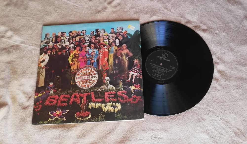 The Beatles : St. Peppers lonely hearts  (LP)