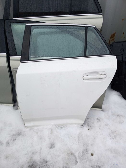 Toyota avensis t27 09-18 drzwi lewy tył kolor 040 białe  kombi