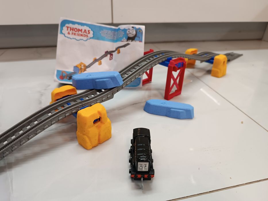 Zestaw tor Diesel i Wybuch w tunelu Tomek Fisher-Price
