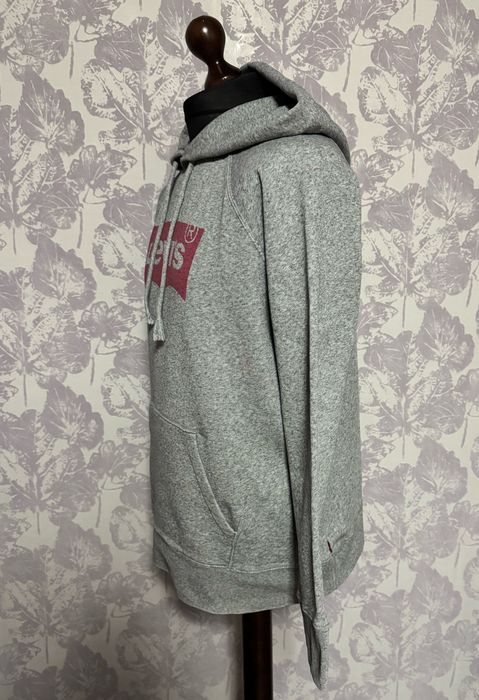 Толстовка Levi’s.