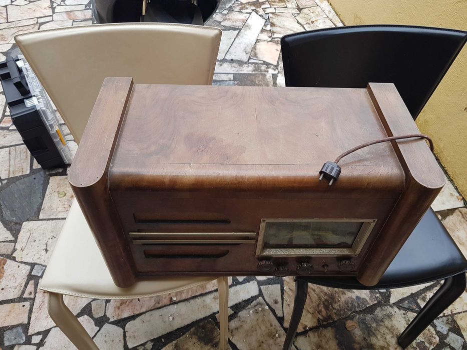 Rádio antigo válvulas grande