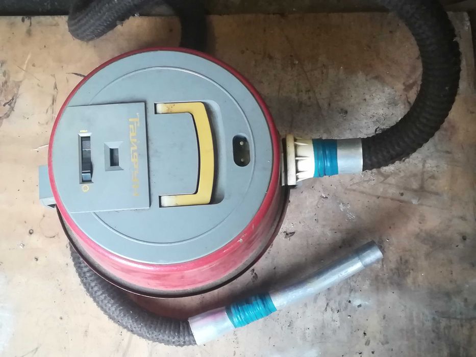 Продам пылесос советского периода Вихрь,,Тайфун