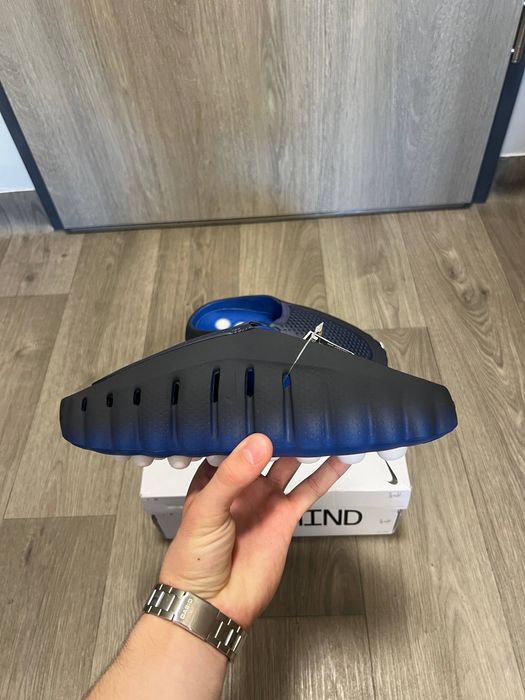 Nike Mind 001   .