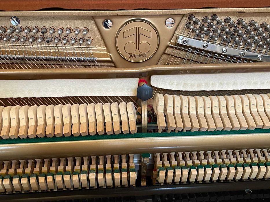 Piano vertical Hyundai U820