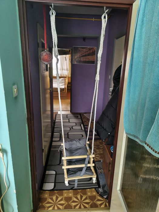 Huśtawka dla dzieci domowa montowana w futrynie