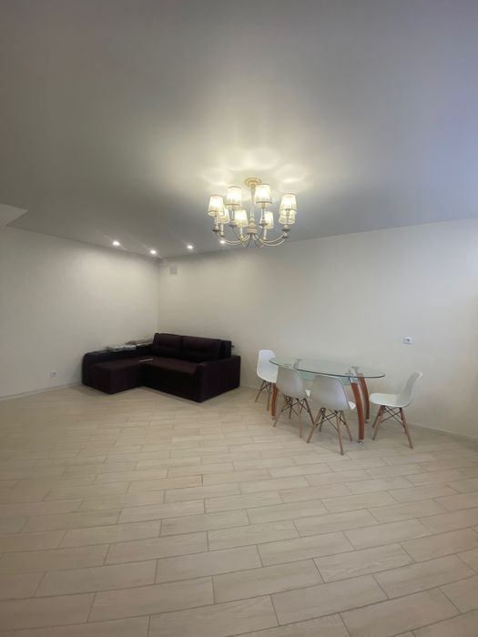 Довгострокова оренда таунхаусу. КМ Паларіс