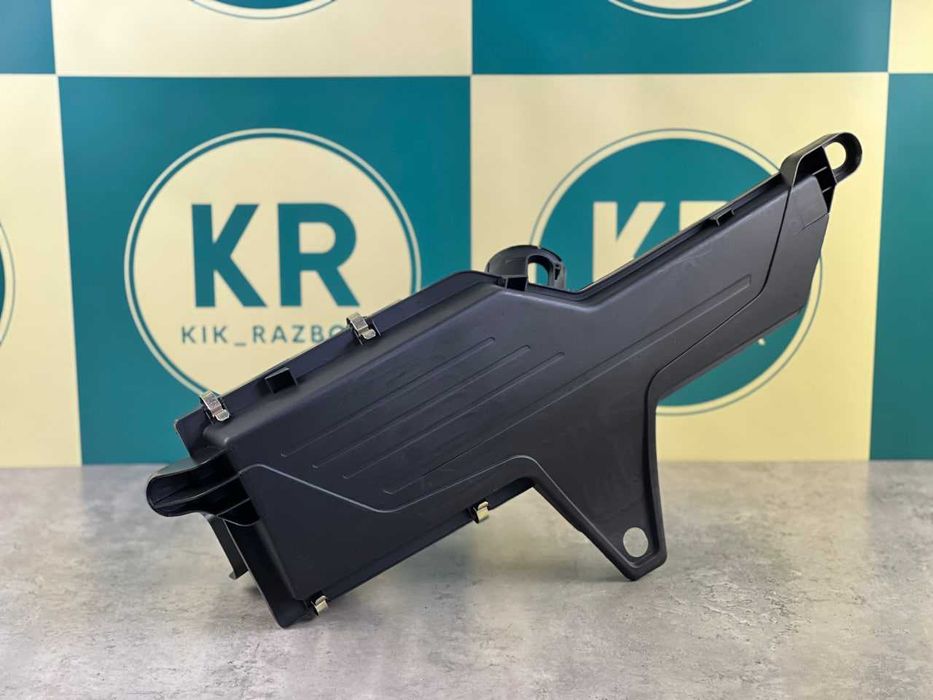 Корпус повітряного фільтра BMW 3 ( F30 / F31 ) 13717597589